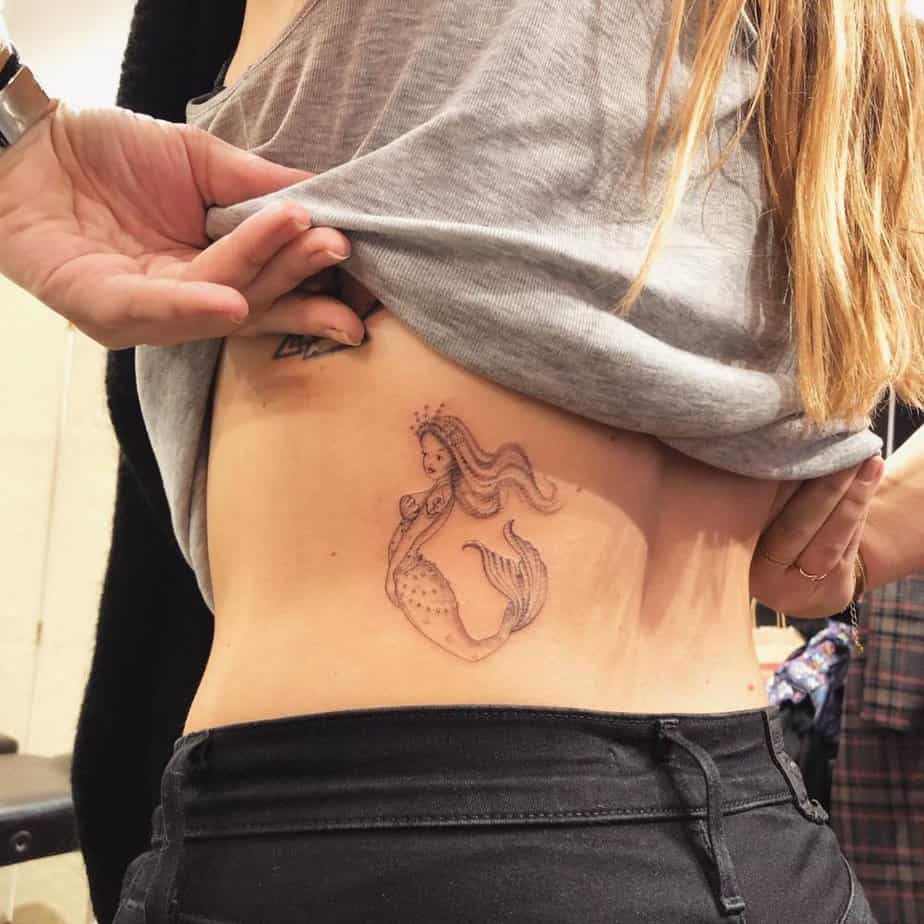 Subtle siren on the lower back