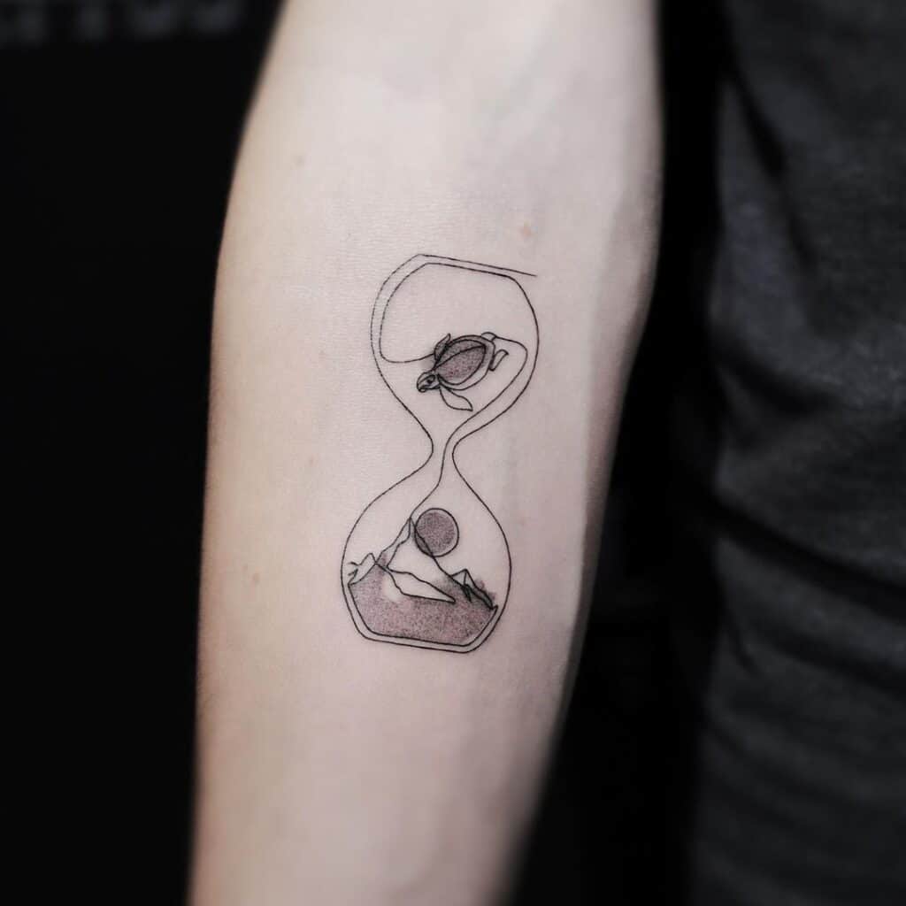 19. Dreamer&rsquo;s window hourglass