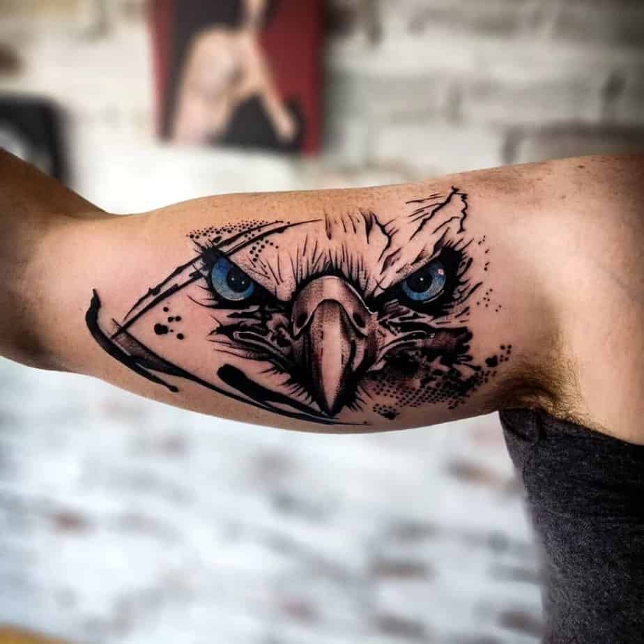 Tattoo of the head of an eagle