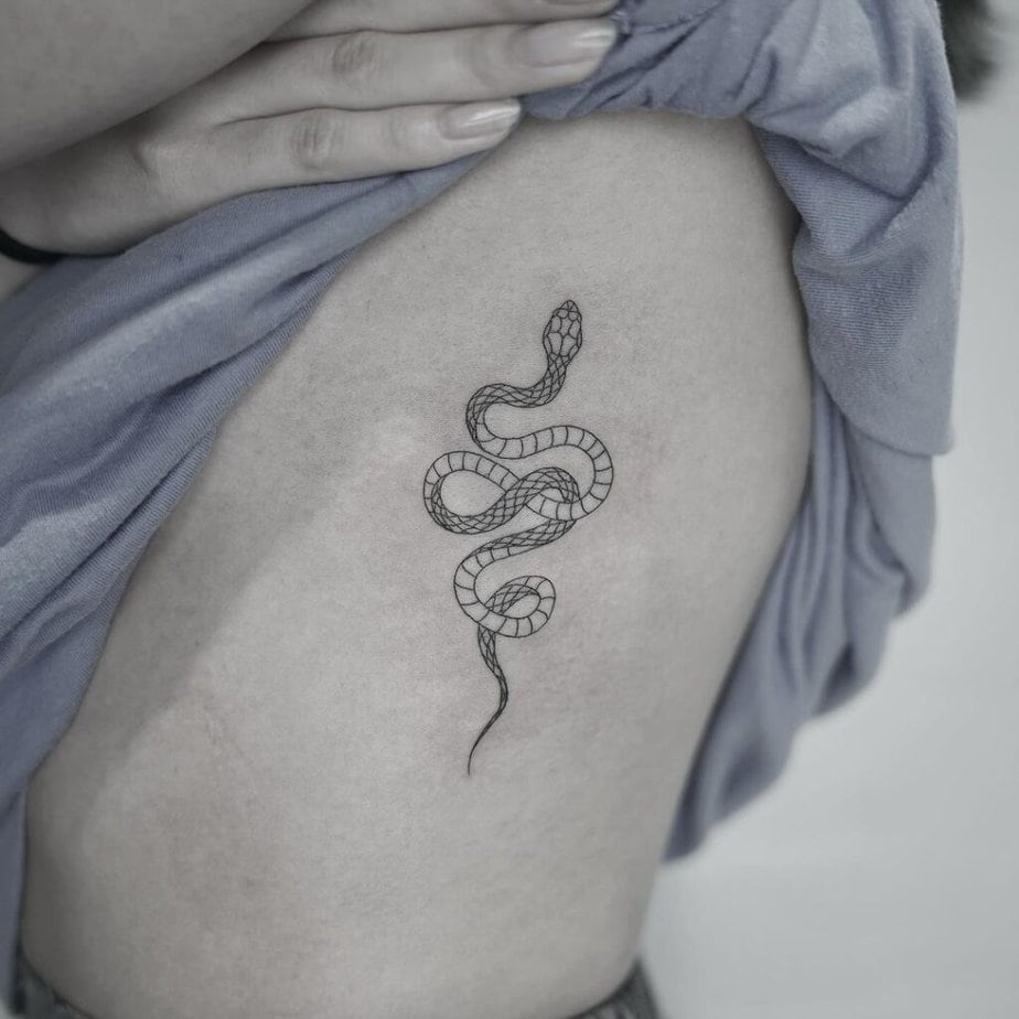 25 Remarkable Rib Tattoos That'll Totally Be Worth The Pain