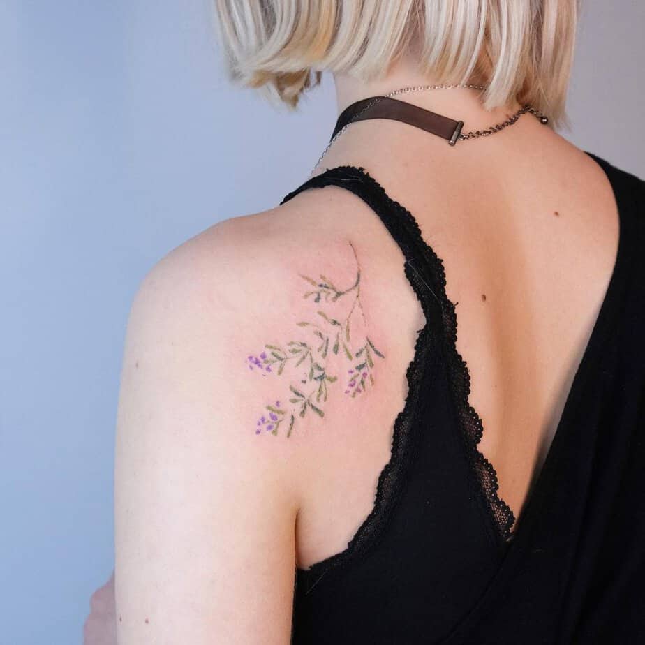 Subtle shoulder sprig