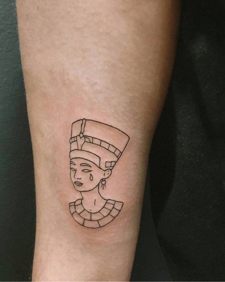 Nefertiti with a tear of gold