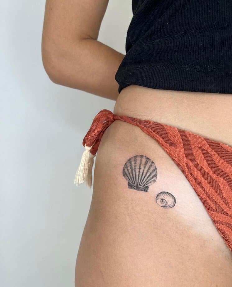 2. A tattoo of two shells on the hip