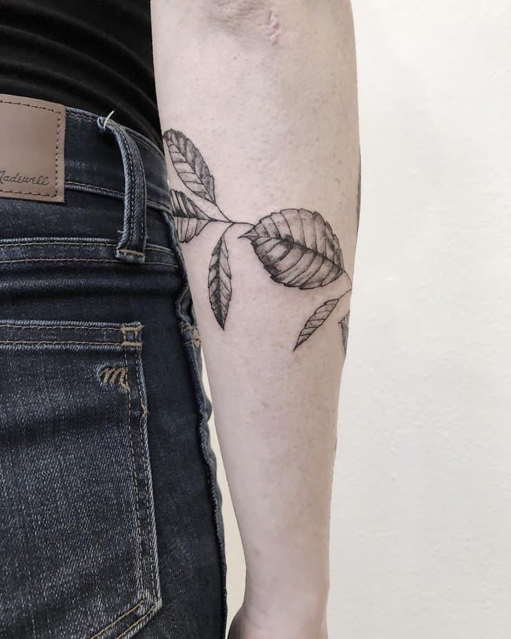 Poison-ivy-tattoo-around-the-foreram