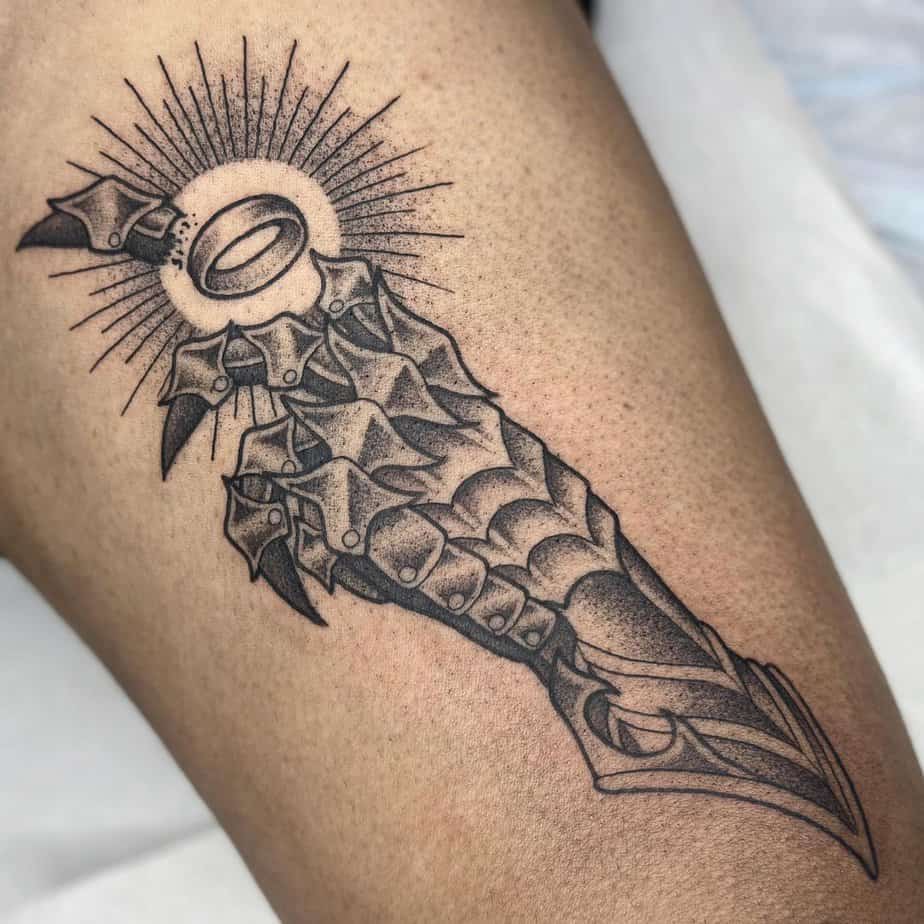 Sauron's hand wearing the One Ring with a fragmented finger around it