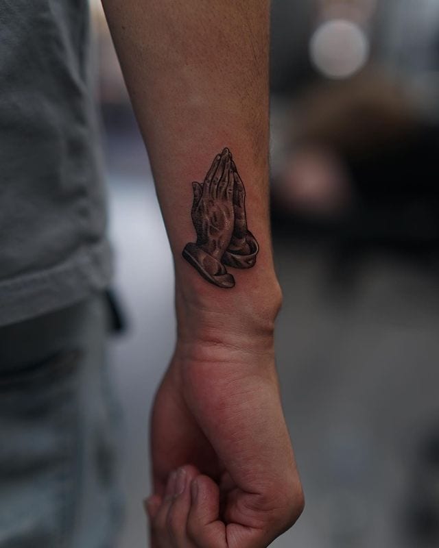 21 Inspiring Praying Hands Tattoos To Feel Safe And Guarded