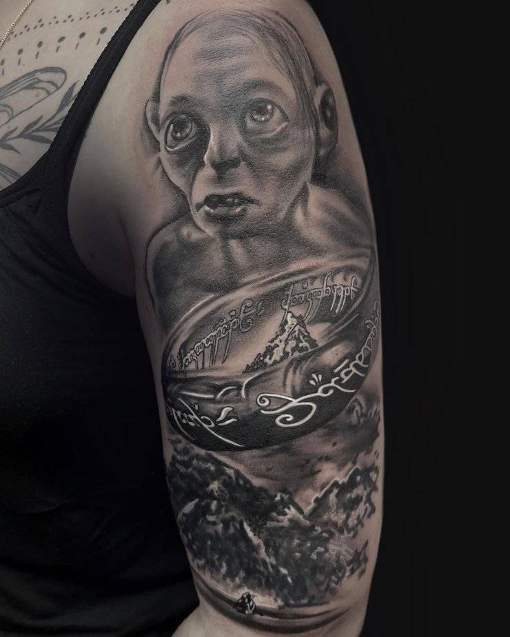 Smeagol staring at the One Ring