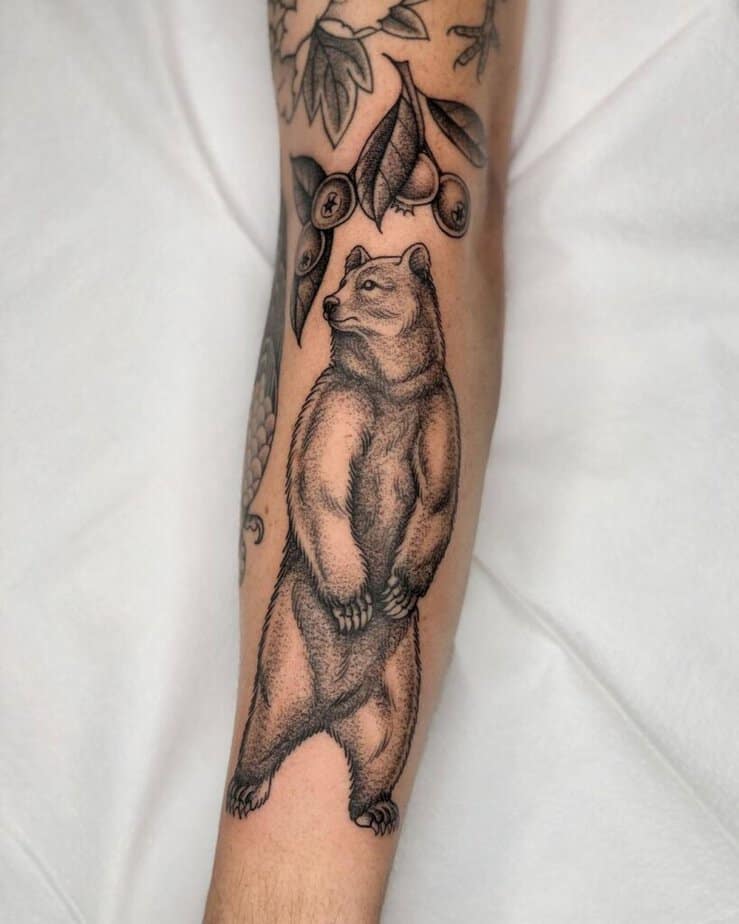 23. A bear sticker sleeve