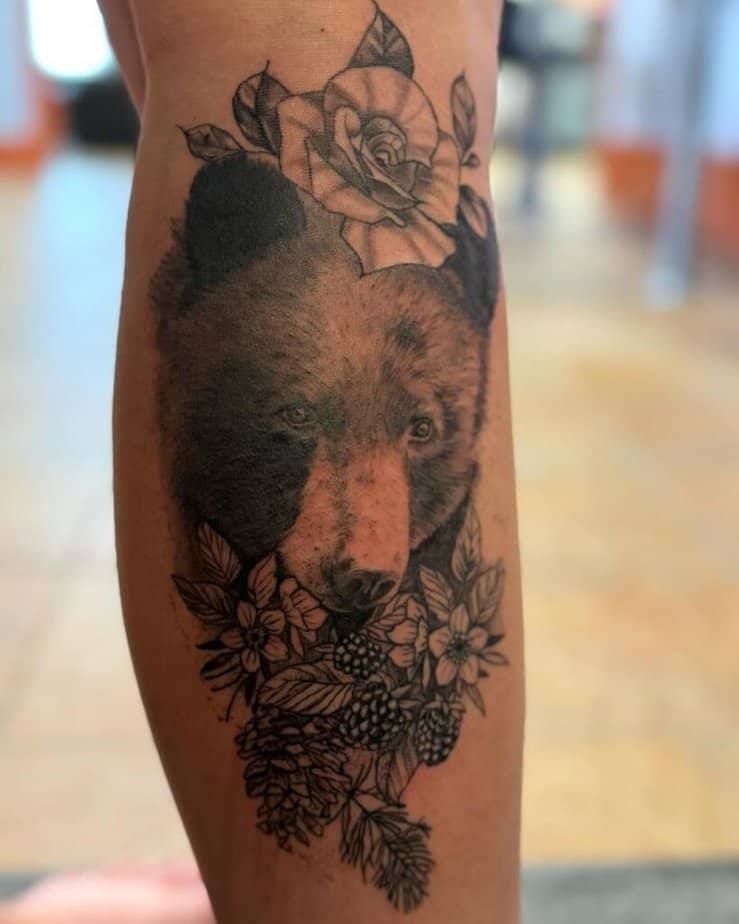 24. A bear with flowers and berries on the leg