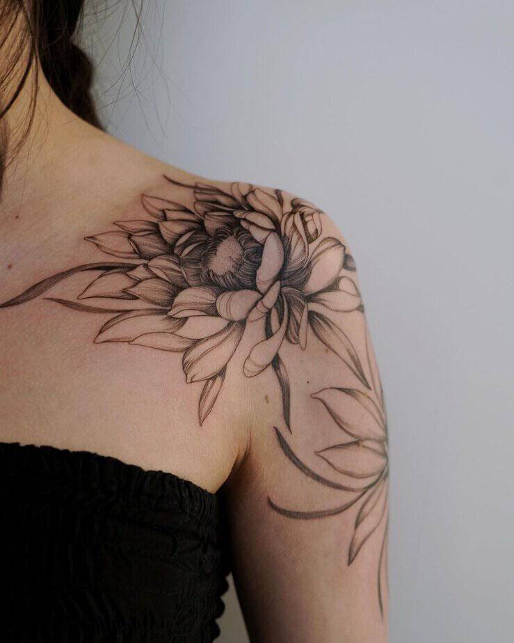 Floral shoulder tattoos